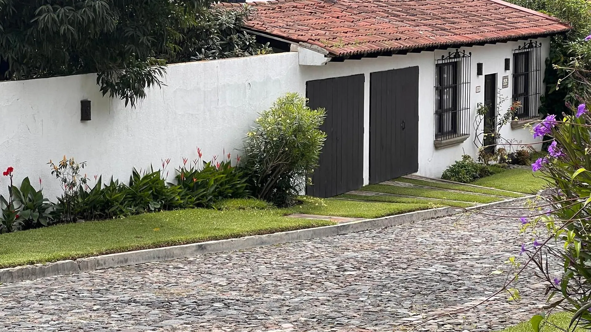 Azvlik Villa Antigua 0*,  Guatemala