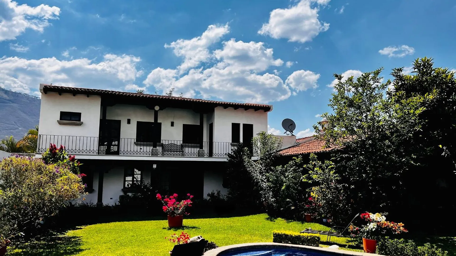 Azvlik Villa Antigua